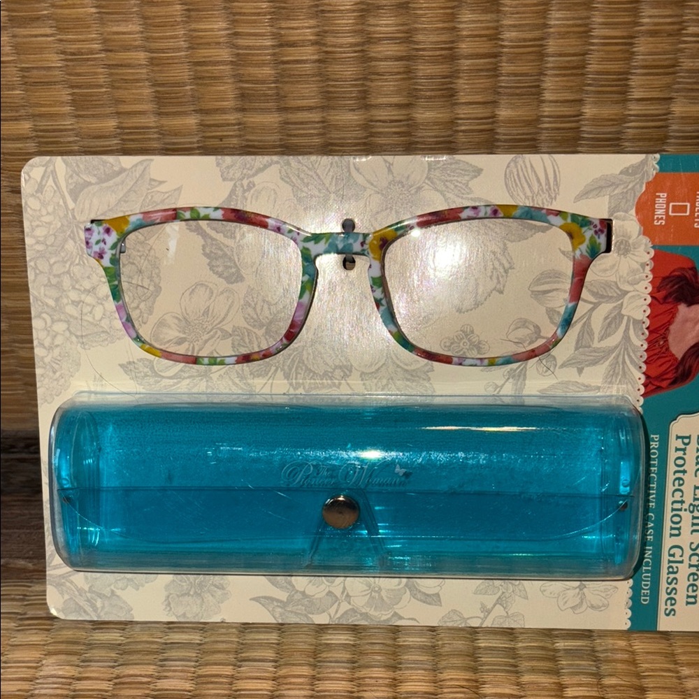 🆕THE POINEER WOMAN: Blue Light Protection Glasses with Floral Frame & Case.
